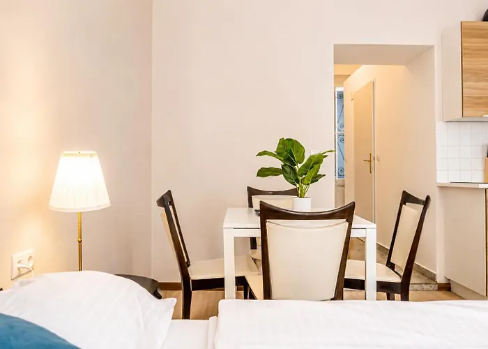 Cozy & Stylish Long-term 1-br Retreat וינה